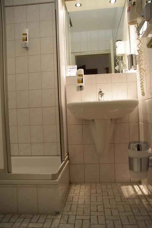 Hotel A&O Karlsruhe Hauptbahnhof Habitación foto