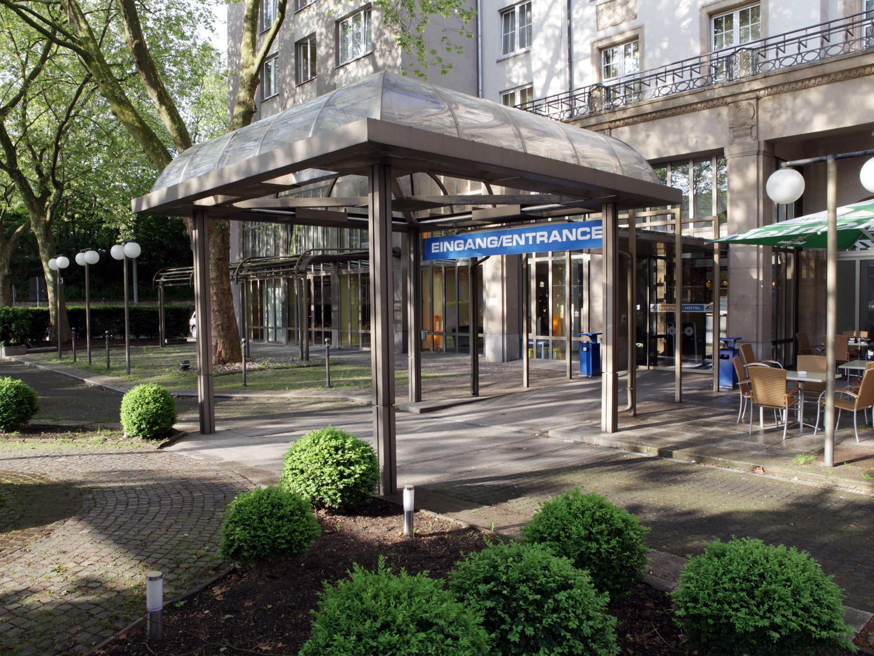 Hotel A&O Karlsruhe Hauptbahnhof Exterior foto