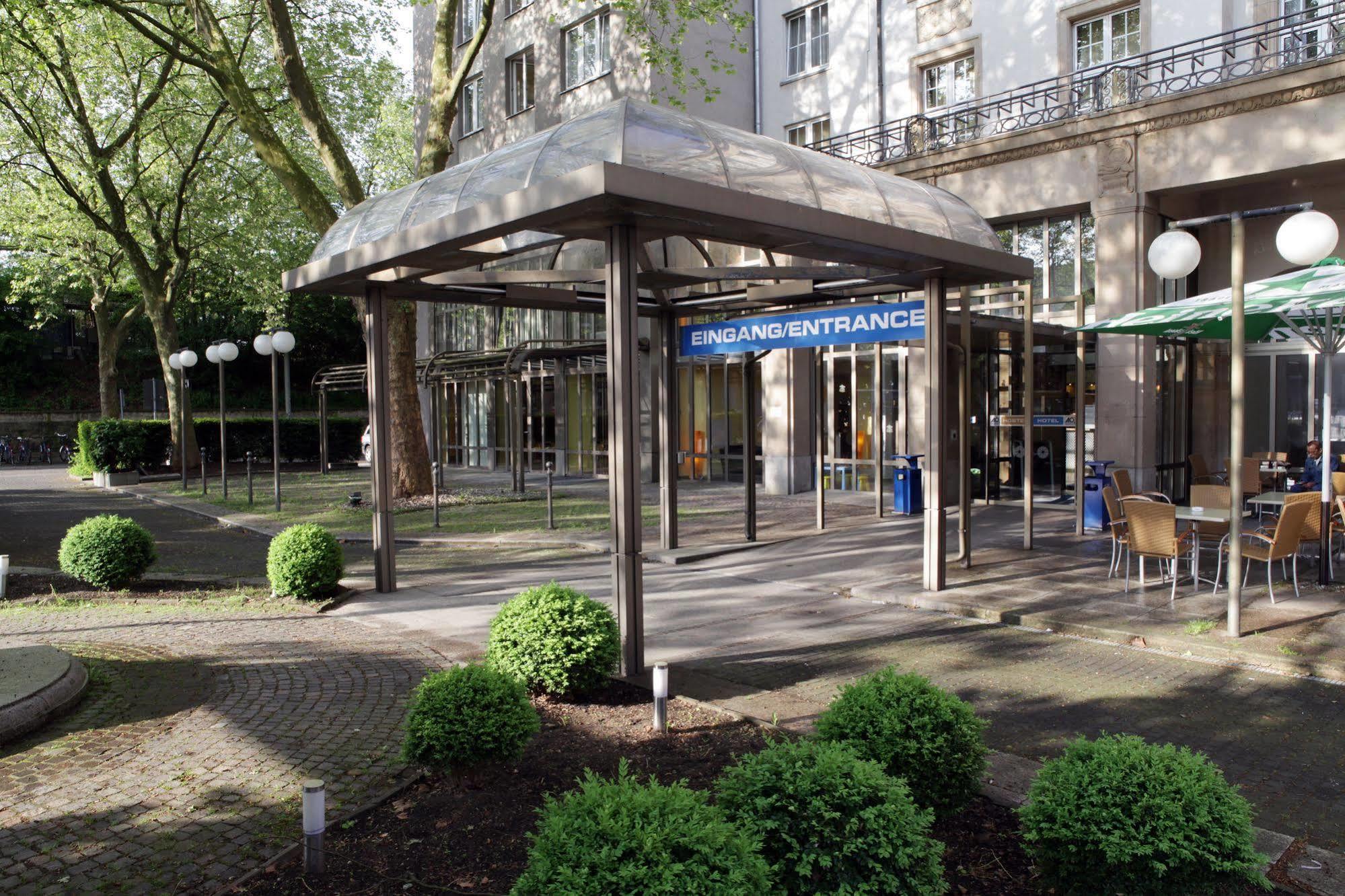 Hotel A&O Karlsruhe Hauptbahnhof Exterior foto