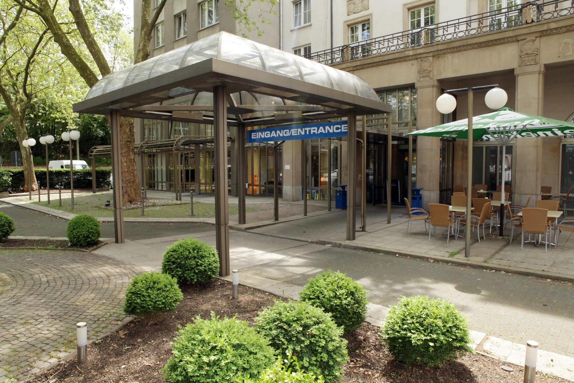Hotel A&O Karlsruhe Hauptbahnhof Exterior foto