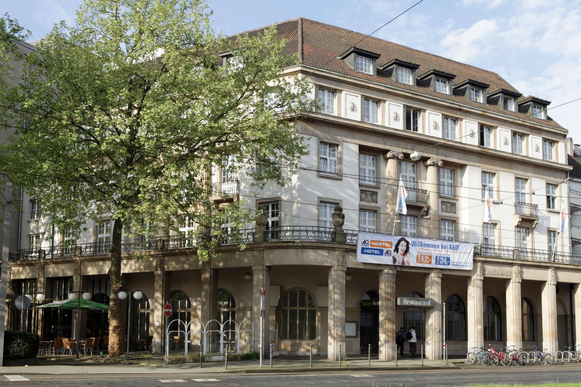 Hotel A&O Karlsruhe Hauptbahnhof Exterior foto